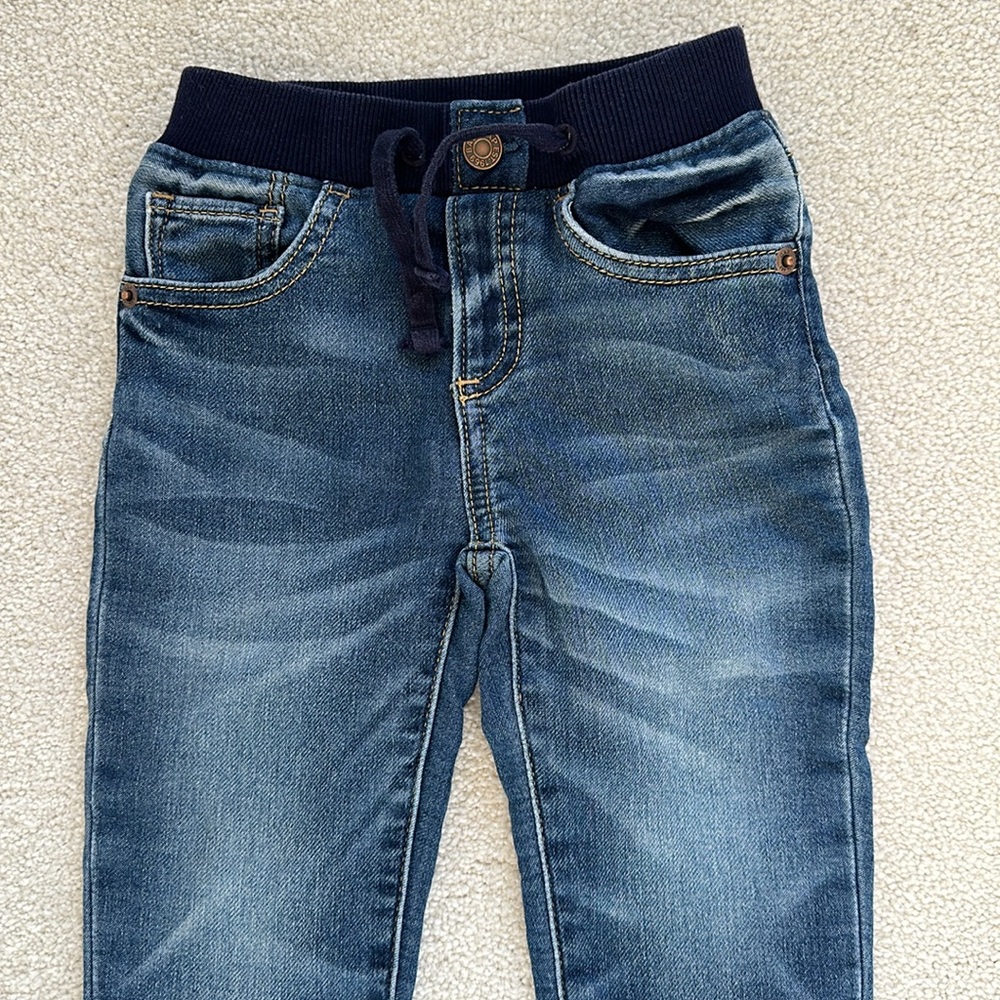 GAP Toddler Pull-on Jeans - Picture 2 of 4